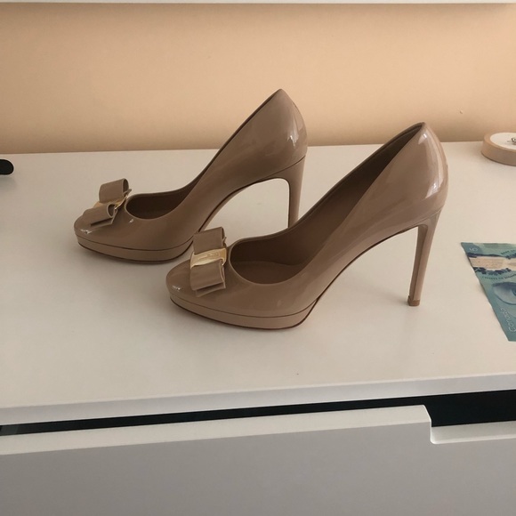 Ferragamo Pumps - Picture 2 of 3